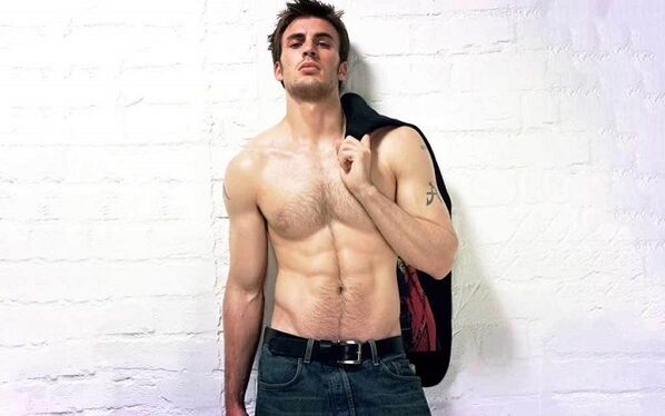 người đàn ông quyến rũ với dương vật to